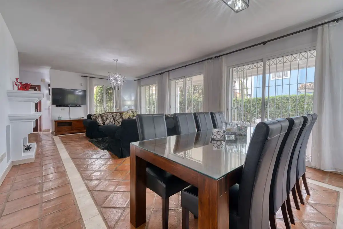 Comedor de Casa o chalet en venta en Manilva con Aire acondicionado, Jardín privado y Terraza