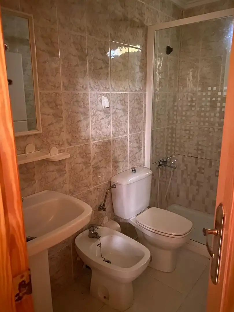Bany de Pis en venda en Torrevieja amb Aire condicionat, Terrassa i Moblat