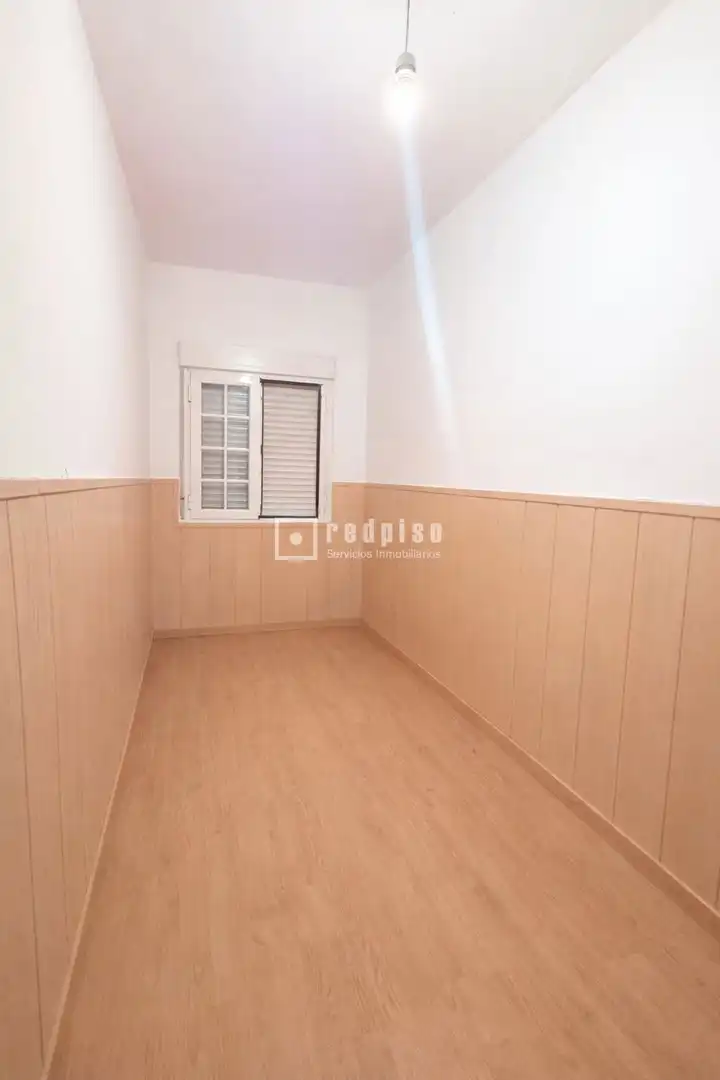 Piso en venta en Comercial, Palomeras Bajas