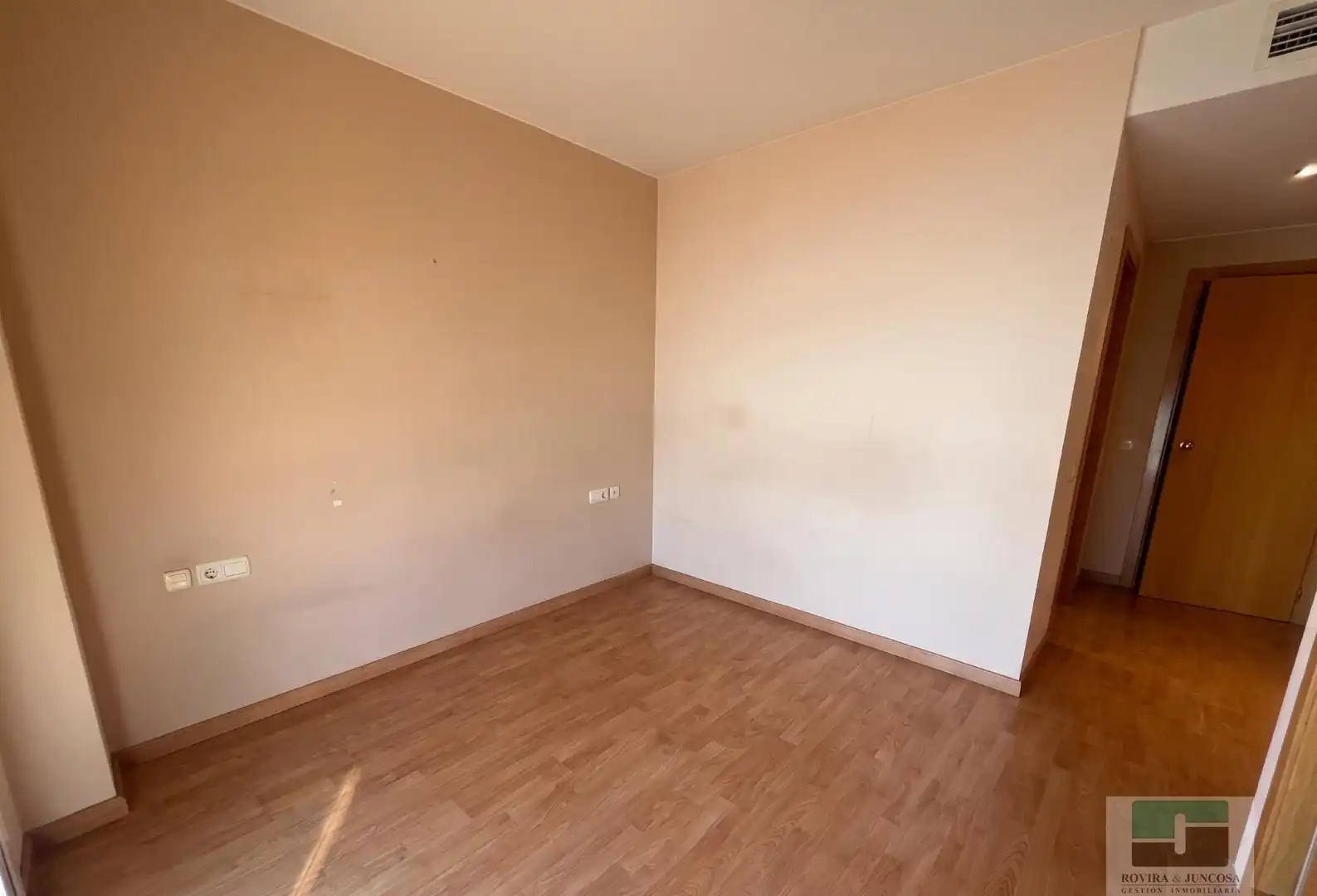 Dormitori de Pis de lloguer en Castelldefels amb Aire condicionat, Parquet i Terrassa