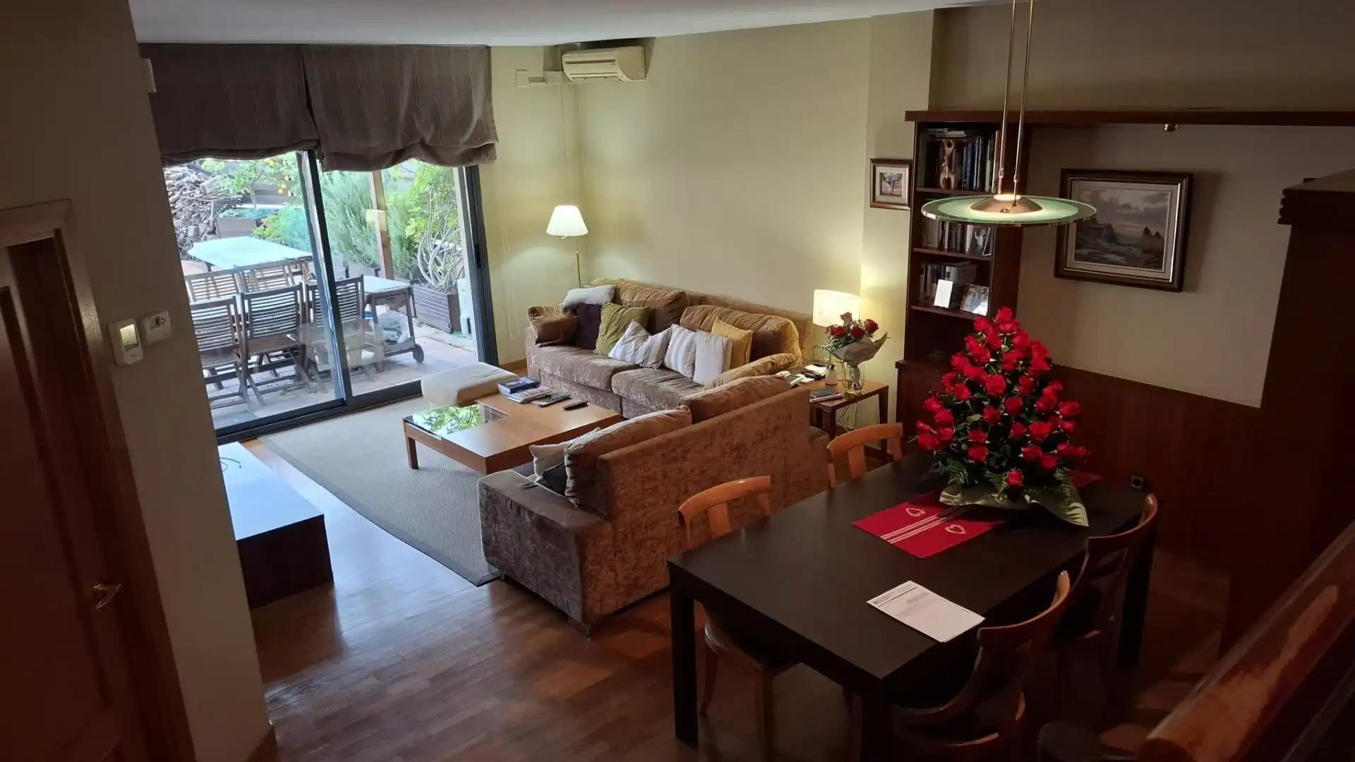 Sala de estar de Casa adosada en venta en Vallirana con Aire acondicionado, Calefacción y Terraza