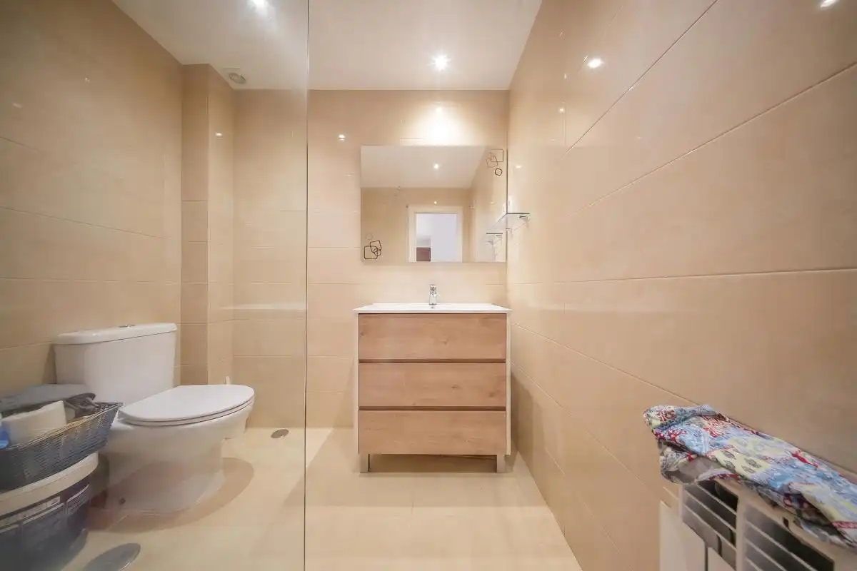 Baño de Planta baja en venta en Alovera con Aire acondicionado, Calefacción y Jardín privado