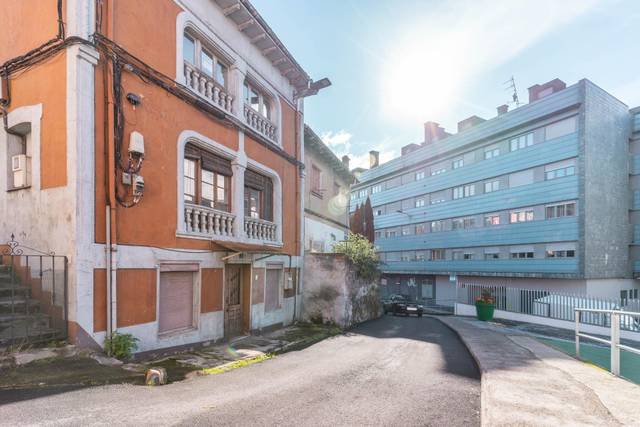 Edificio en Venta en Calle de Valentín Ochoa, 4 en La Felguera