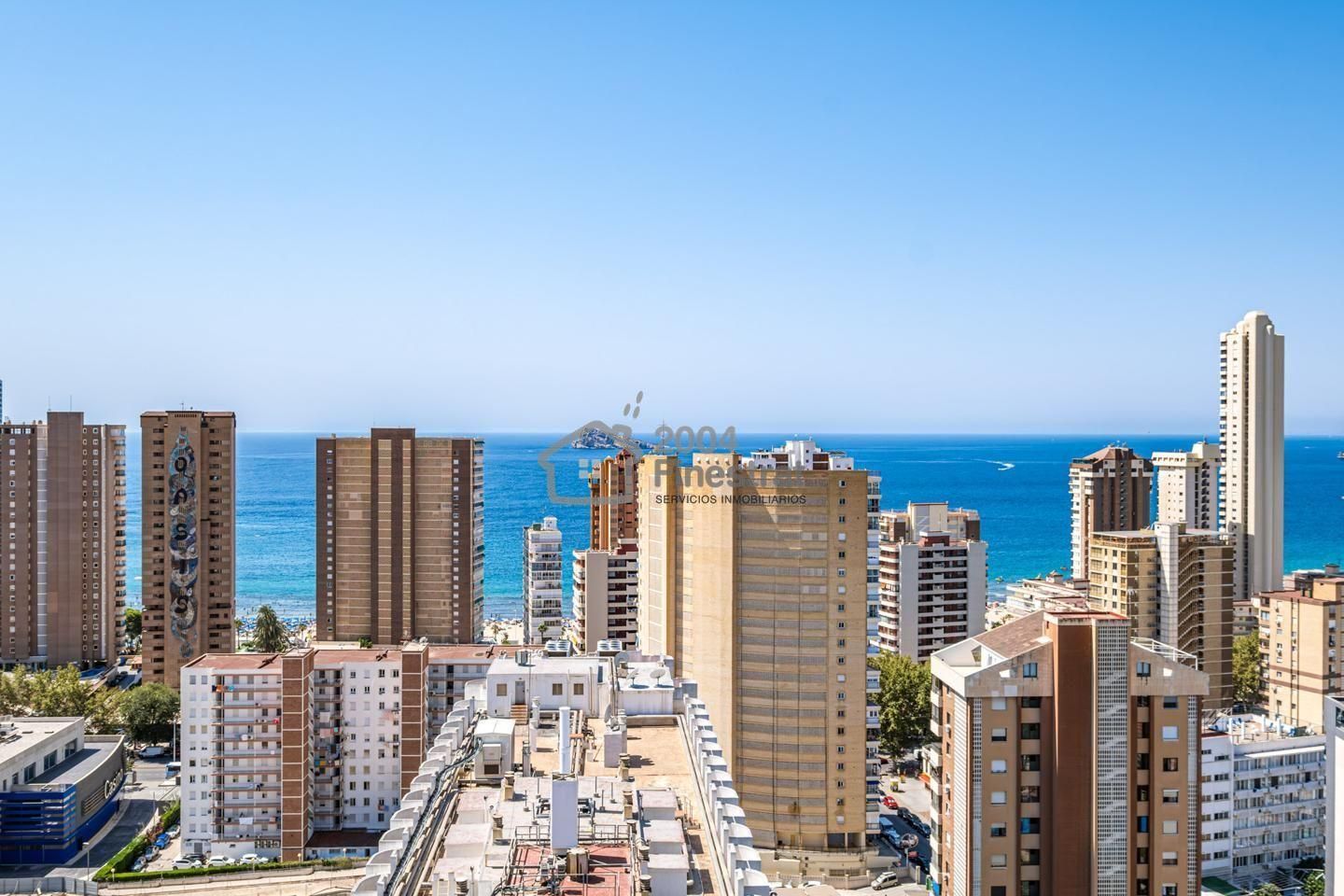 Vista exterior de Estudi en venda en Benidorm amb Aire condicionat, Terrassa i Moblat