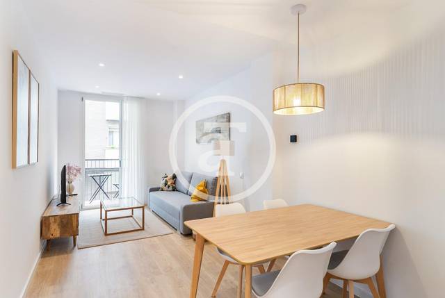 Dúplex en Alquiler en Carrer de Vallhonrat en El Poble Sec - Parc de Montjuïc