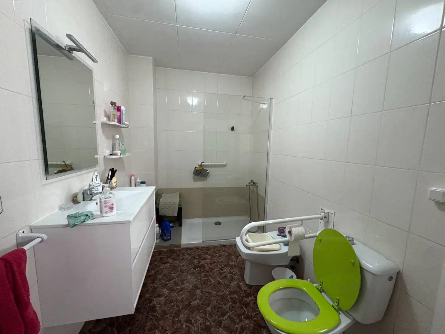 Badezimmer von Einfamilien-Reihenhaus zum Verkauf in Roses mit Klimaanlage, Heizung und Terrasse