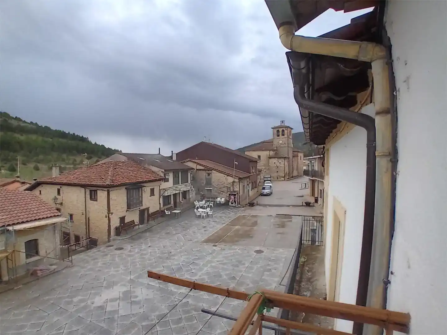 Vista exterior de Casa adosada en venda en Cabrejas del Pinar amb Traster, Moblat i Balcó