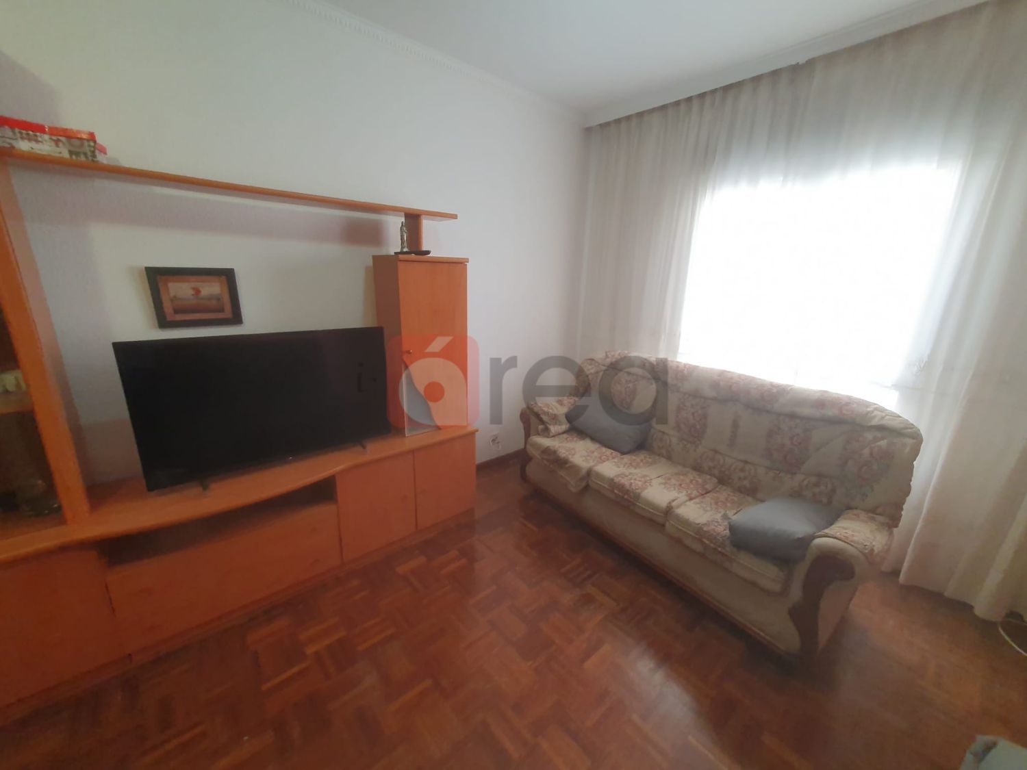 Sala d'estar de Pis en venda en Cuenca Capital amb Calefacció, Parquet i Terrassa
