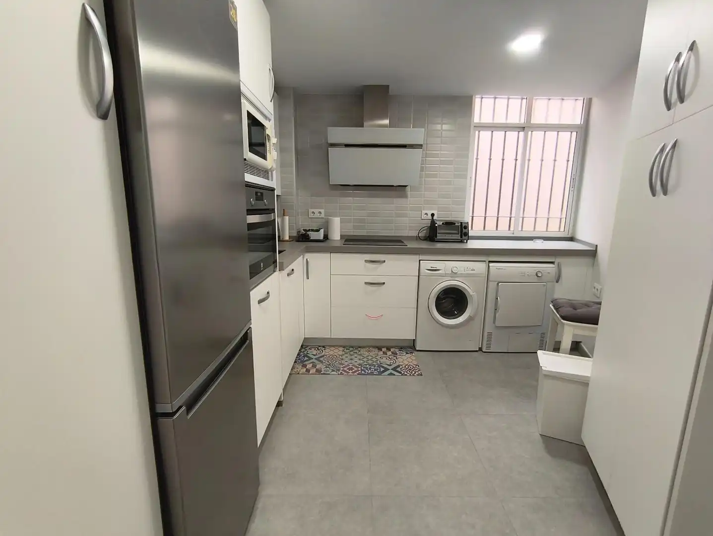 Cuina de Apartament de lloguer en Jerez de la Frontera amb Aire condicionat, Moblat i Balcó
