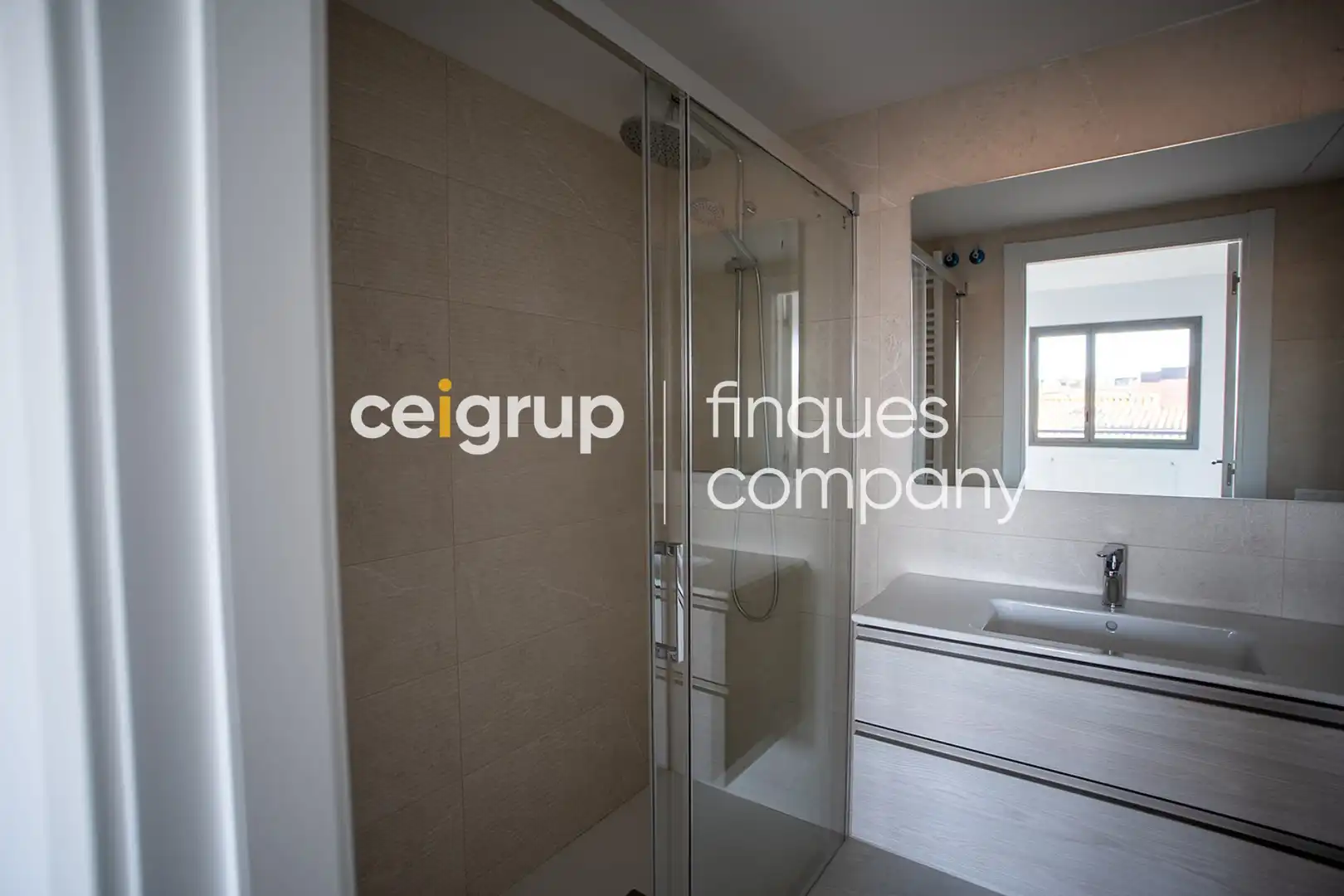 Baño de Dúplex en venta en Girona con Calefacción, Terraza y Piscina