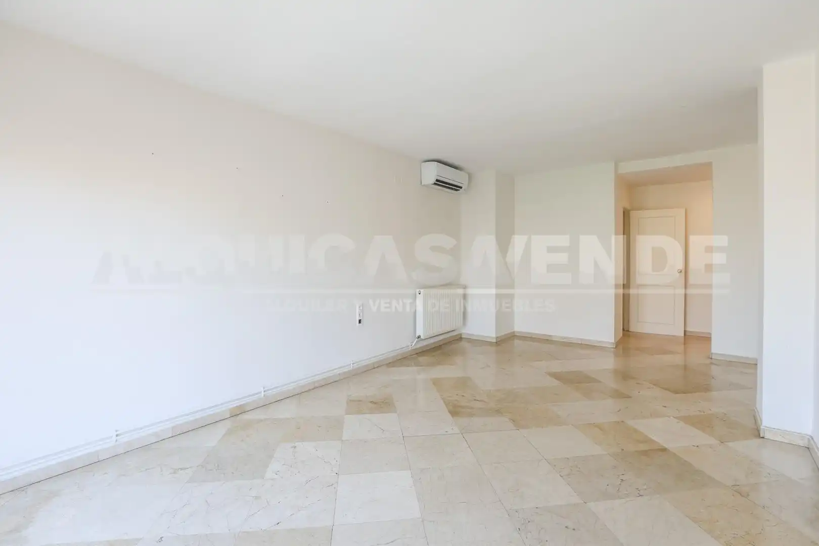 Sala d'estar de Pis en venda en Sevilla amb Aire condicionat, Calefacció i Jardí privat