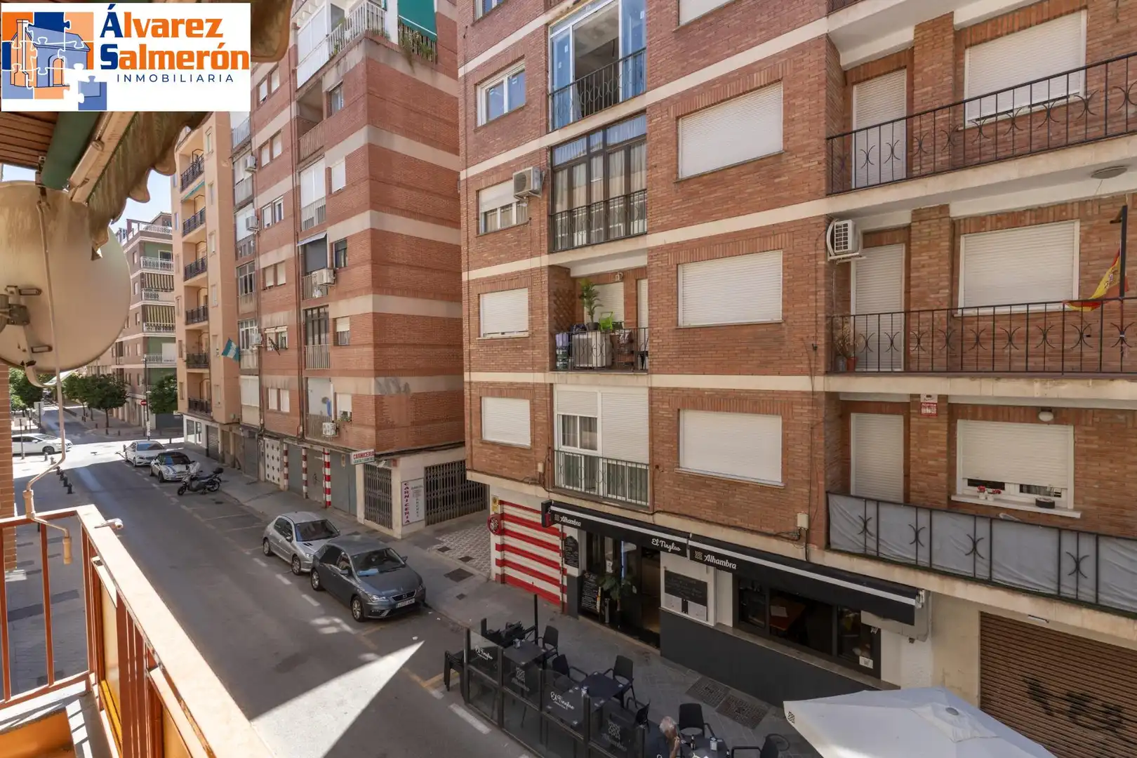 Vista exterior de Pis en venda en Granada amb Calefacció i Terrassa