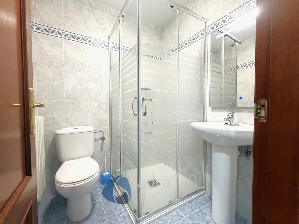 Badezimmer von Wohnung zur Miete in  Logroño mit Heizung