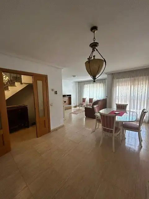 Sala d'estar de Casa adosada en venda en Valdemoro amb Aire condicionat, Calefacció i Terrassa