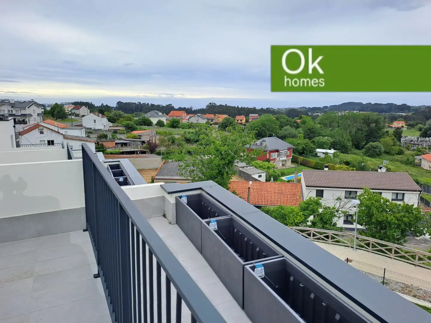 Terraza de Casa adosada en venta en Oleiros con Calefacción, Parquet y Terraza