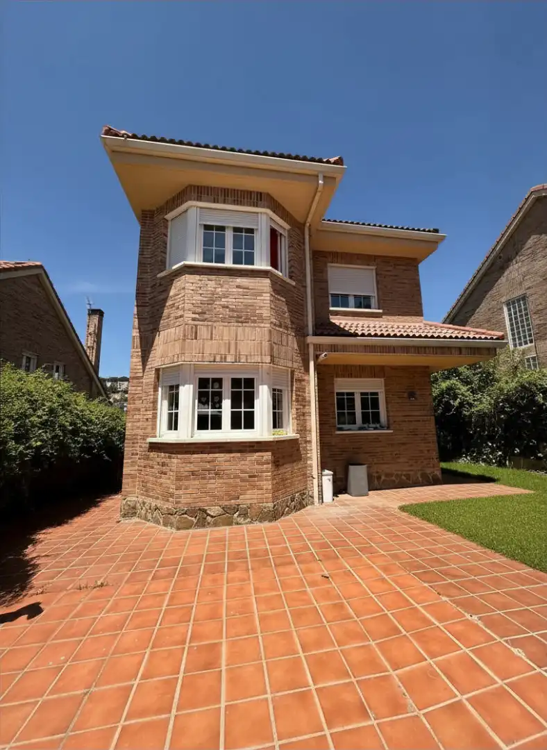 Vista exterior de Casa o chalet en venta en Torrelodones con Aire acondicionado, Calefacción y Jardín privado