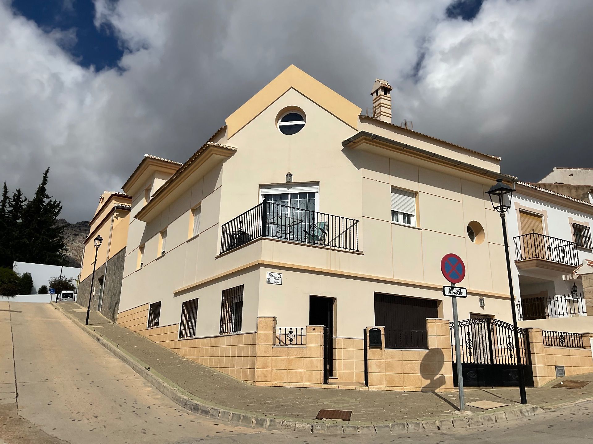Vista exterior de Casa o xalet en venda en Villanueva de la Concepción amb Aire condicionat, Calefacció i Terrassa