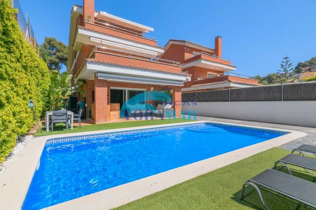 Casa-chalet en Venta en Montmar