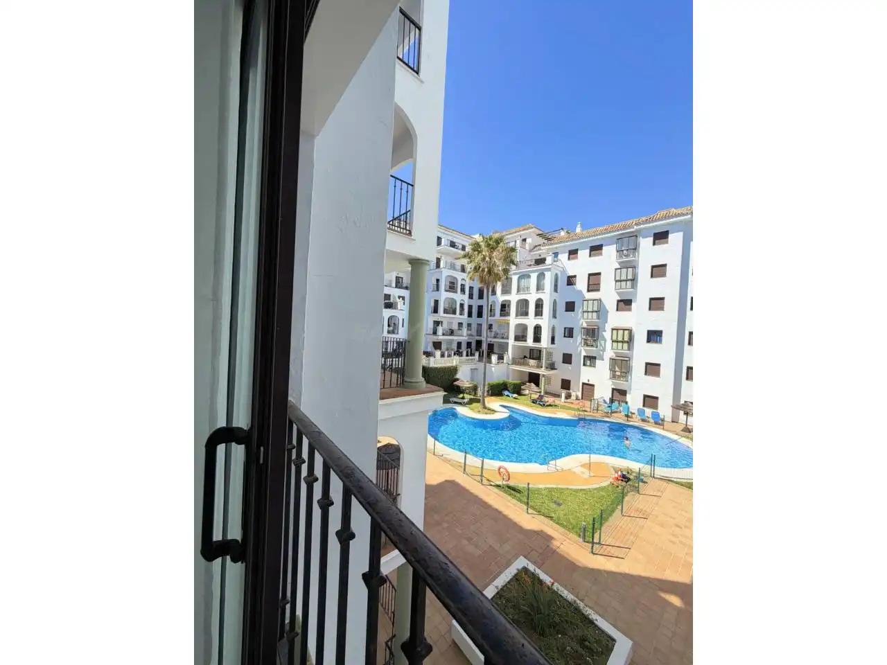 Vista exterior de Apartamento de alquiler en Manilva con Terraza, Amueblado y Alarma
