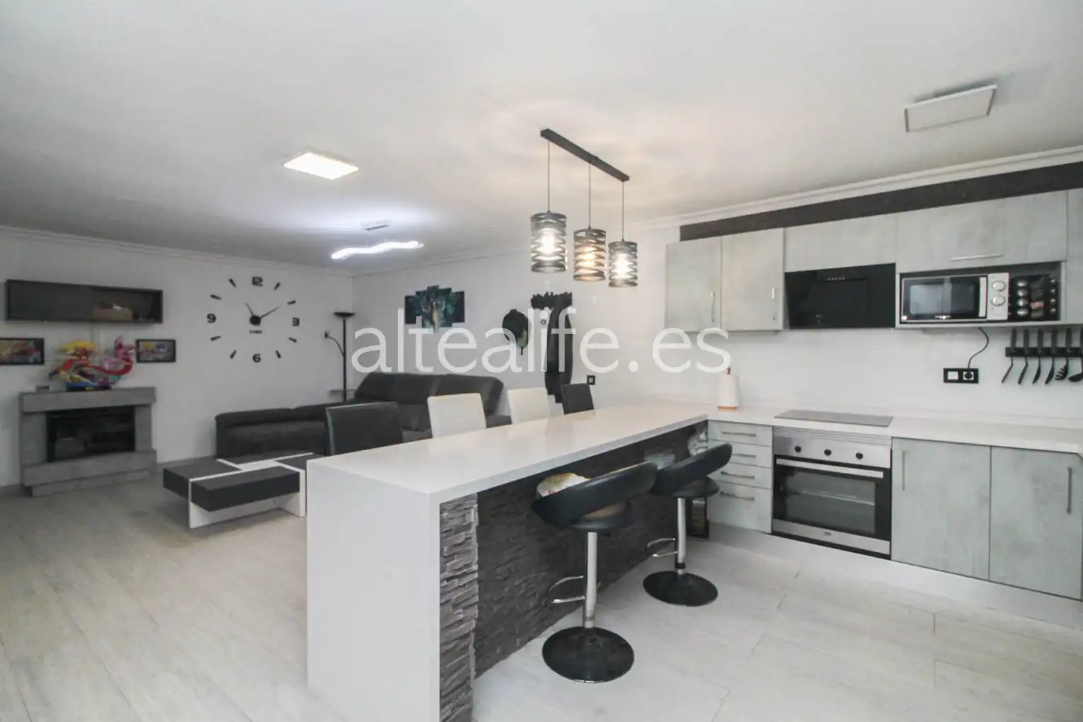 Cocina de Casa o chalet en venta en L'Alfàs del Pi con Aire acondicionado, Calefacción y Jardín privado