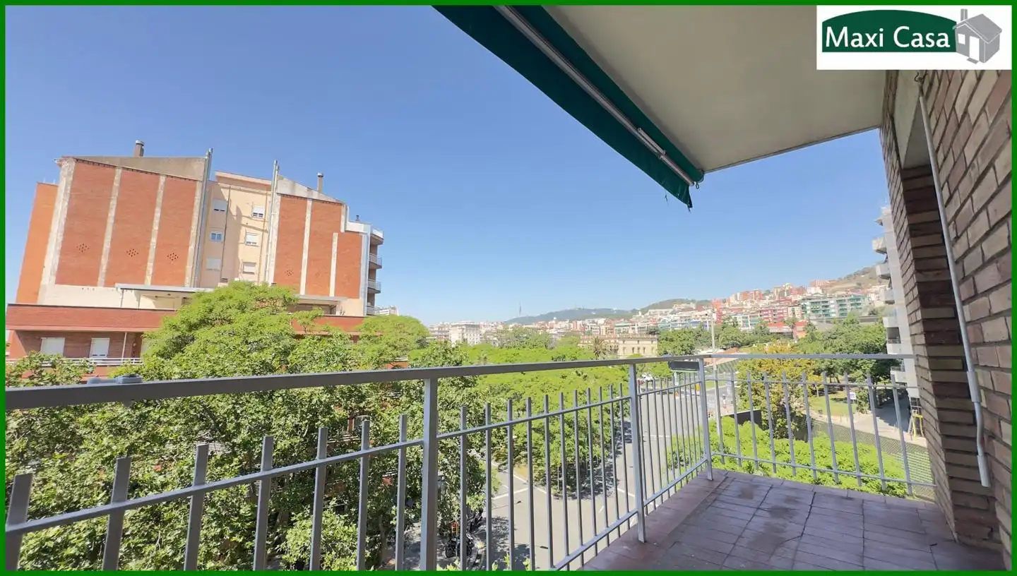 Exterior view of Flat for sale in Barcelona  with Air Conditioner, Parquet flooring and Terrace