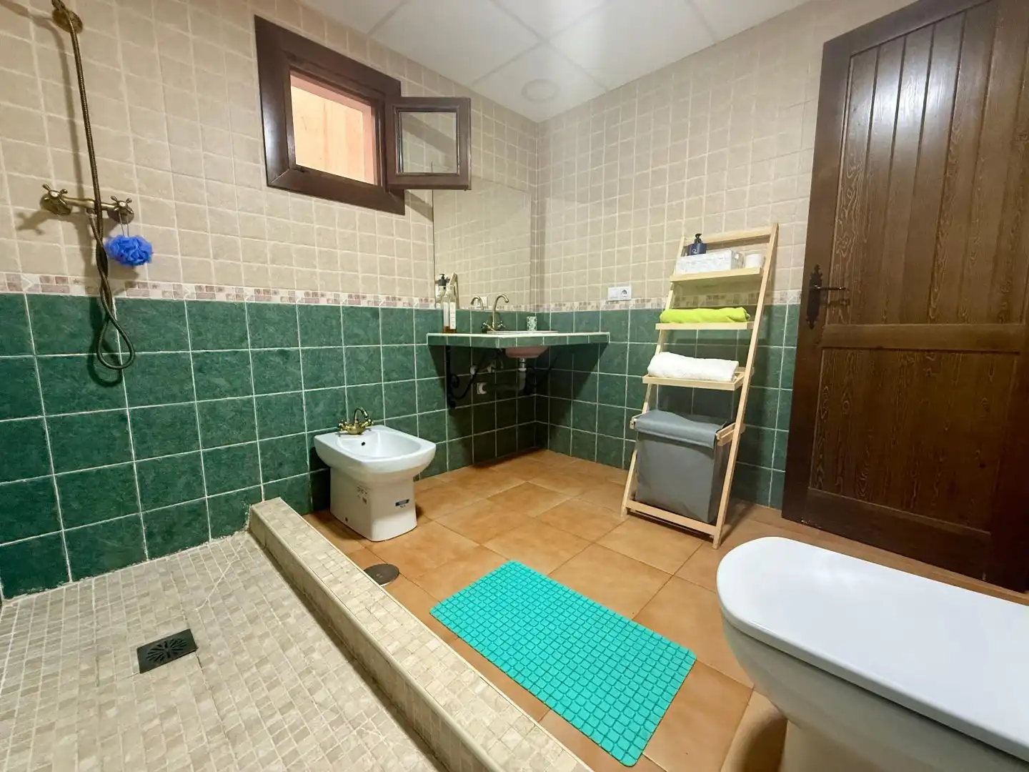 Baño de Piso en venta en Carataunas con Calefacción, Terraza y Piscina comunitaria