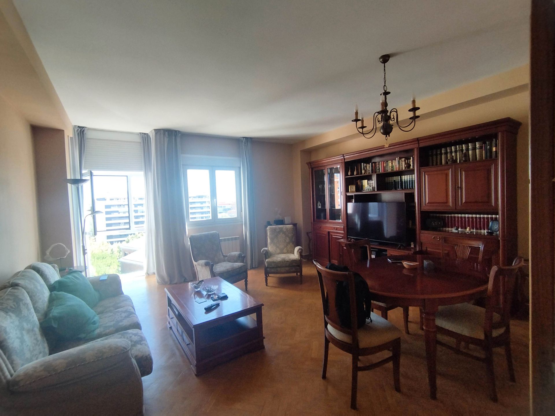 Living room of Flat for sale in  Madrid Capital  with Air Conditioner, Heating and Parquet flooring