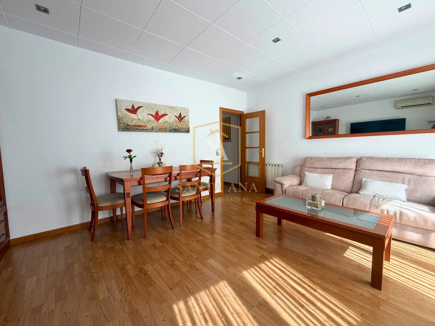 Wohnzimmer von Einfamilien-Reihenhaus zum Verkauf in Badalona mit Klimaanlage, Heizung und Parkett