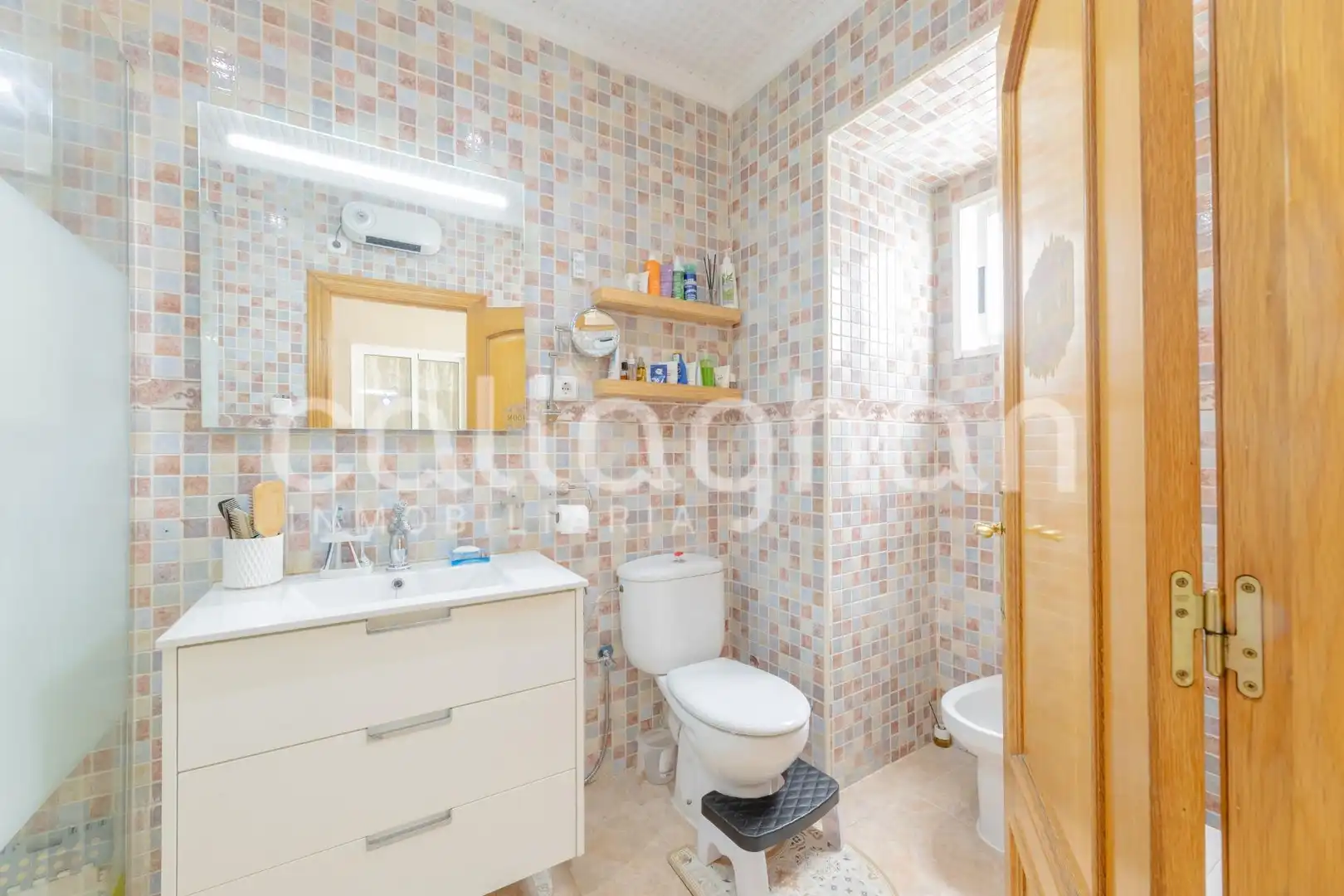 Bathroom of Flat for sale in Silla  with Air Conditioner, Terrace and Furnished
