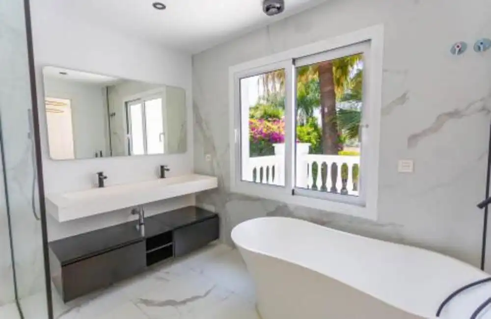 Bathroom of Houses for rent in Marbella  with Air Conditioner, Private garden and Terrace