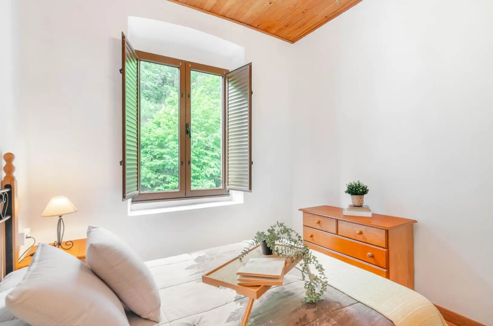 Habitación de Casa adosada en venta en Somiedo con Calefacción, Jardín privado y Trastero