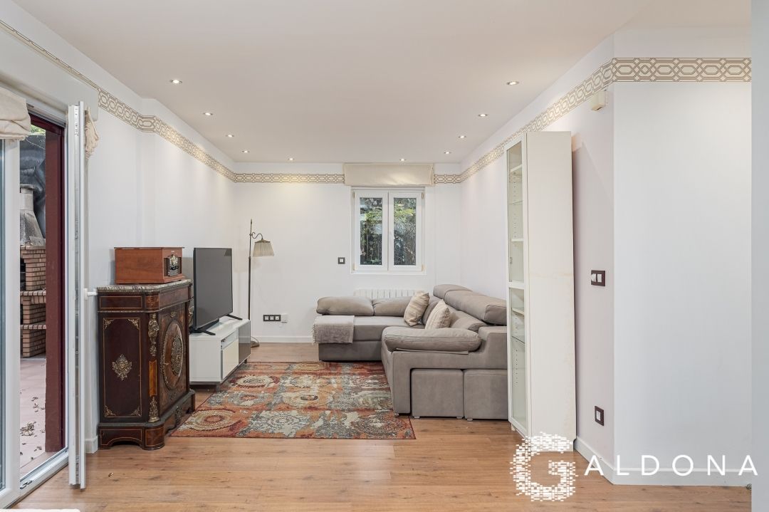 Living room of Flat for sale in Donostia - San Sebastián   with Heating, Private garden and Terrace