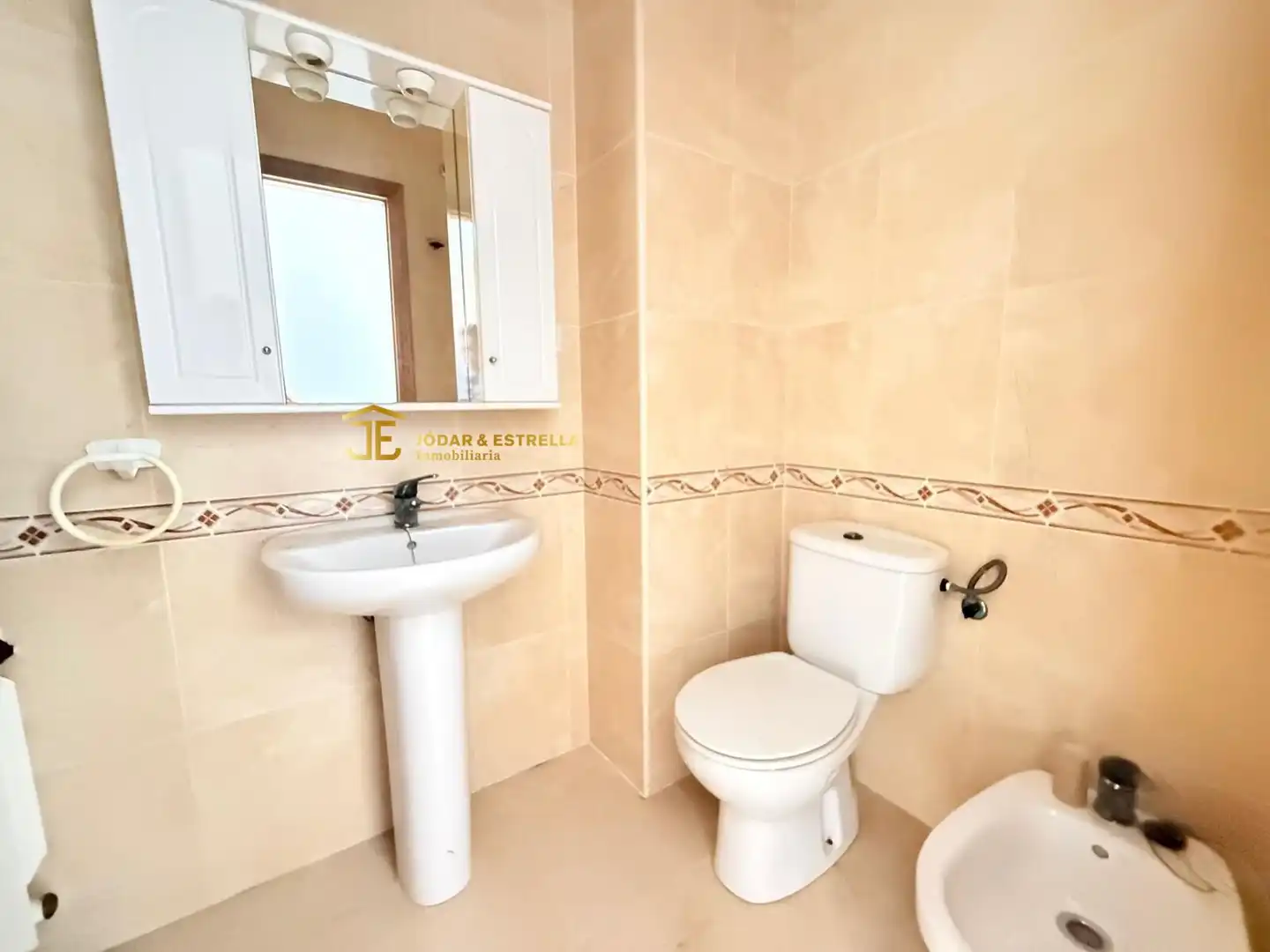 Badezimmer von Dachboden zum Verkauf in Lorca mit Klimaanlage und Terrasse