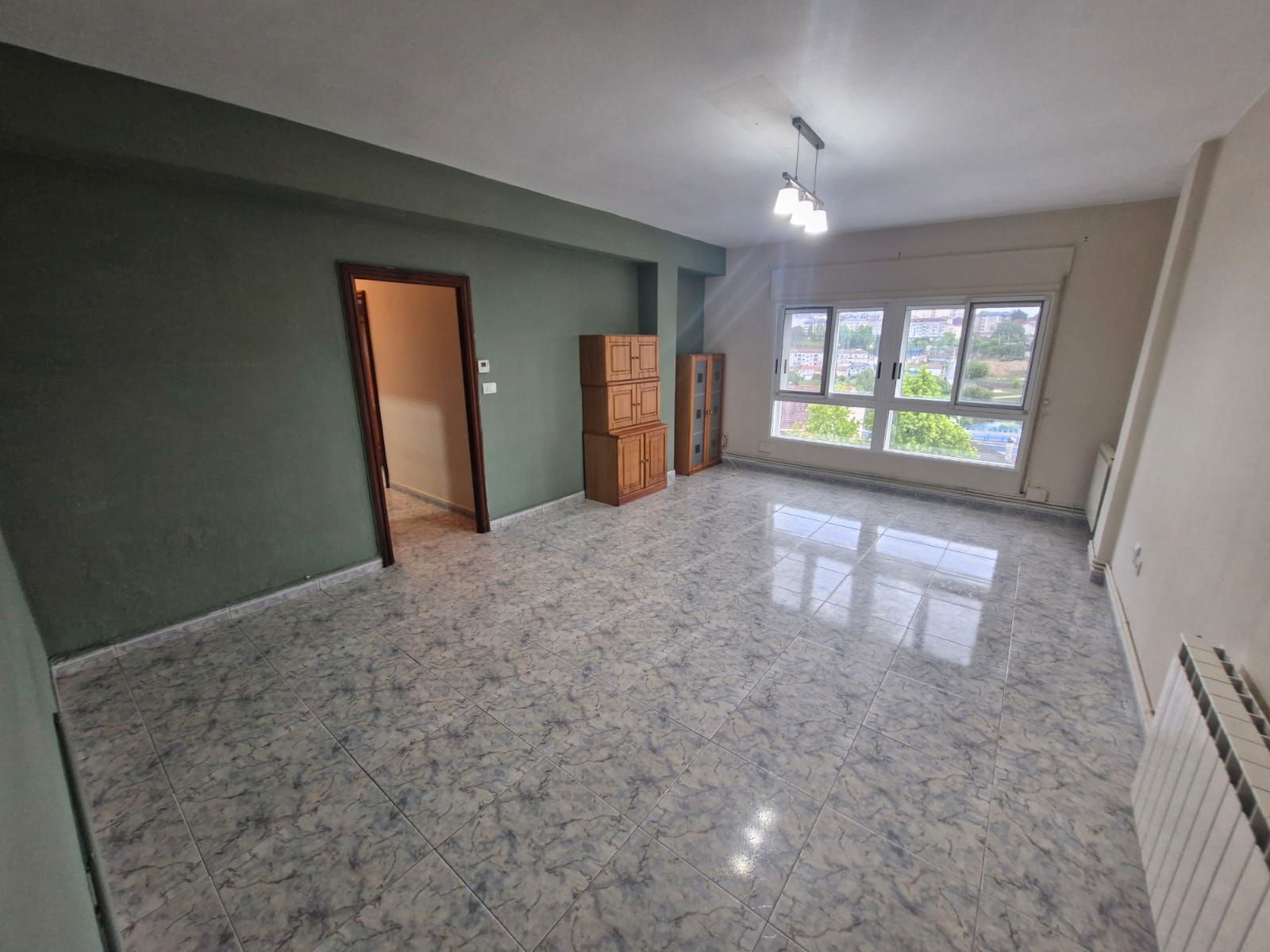 Sala d'estar de Pis en venda en Ourense Capital  amb Calefacció i Forn