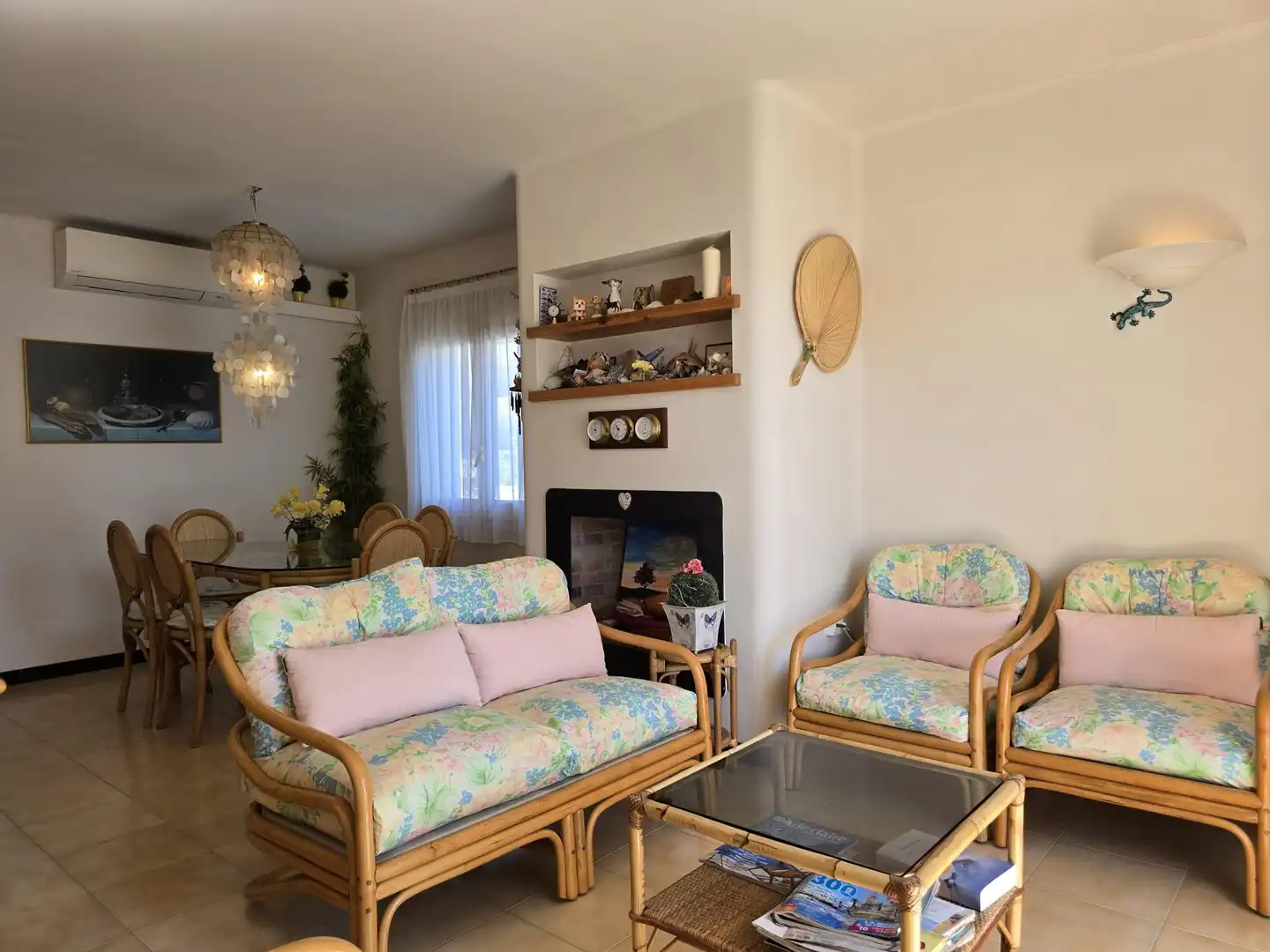 Sala de estar de Casa o chalet en venta en L'Estartit con Aire acondicionado, Jardín privado y Terraza