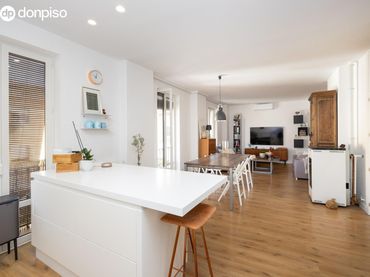 Piso con balcón en venta en Calle Santa Teresa 13