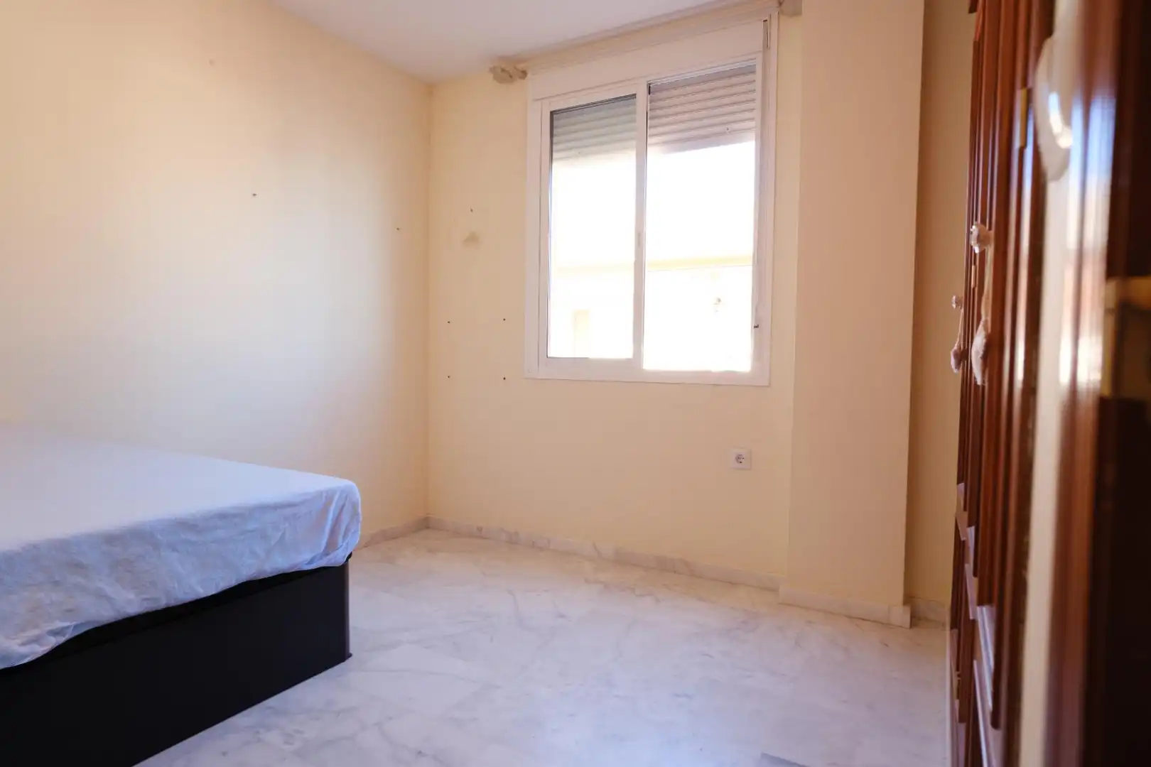 Schlafzimmer von Dachboden zum Verkauf in Pilas mit Klimaanlage und Terrasse