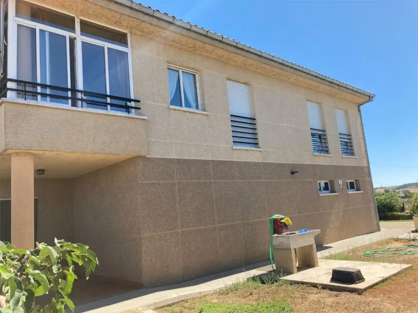 Vista exterior de Casa o chalet en venta en Monfarracinos con Jardín privado y Amueblado