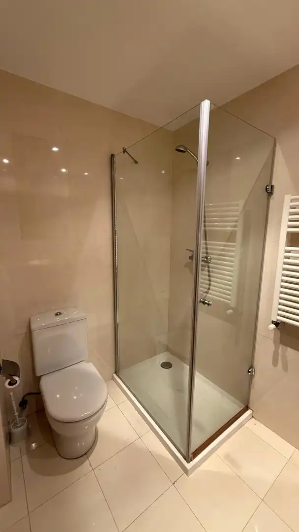 Badezimmer von Wohnung zur Miete in Santander mit Heizung, Privatgarten und Abstellraum