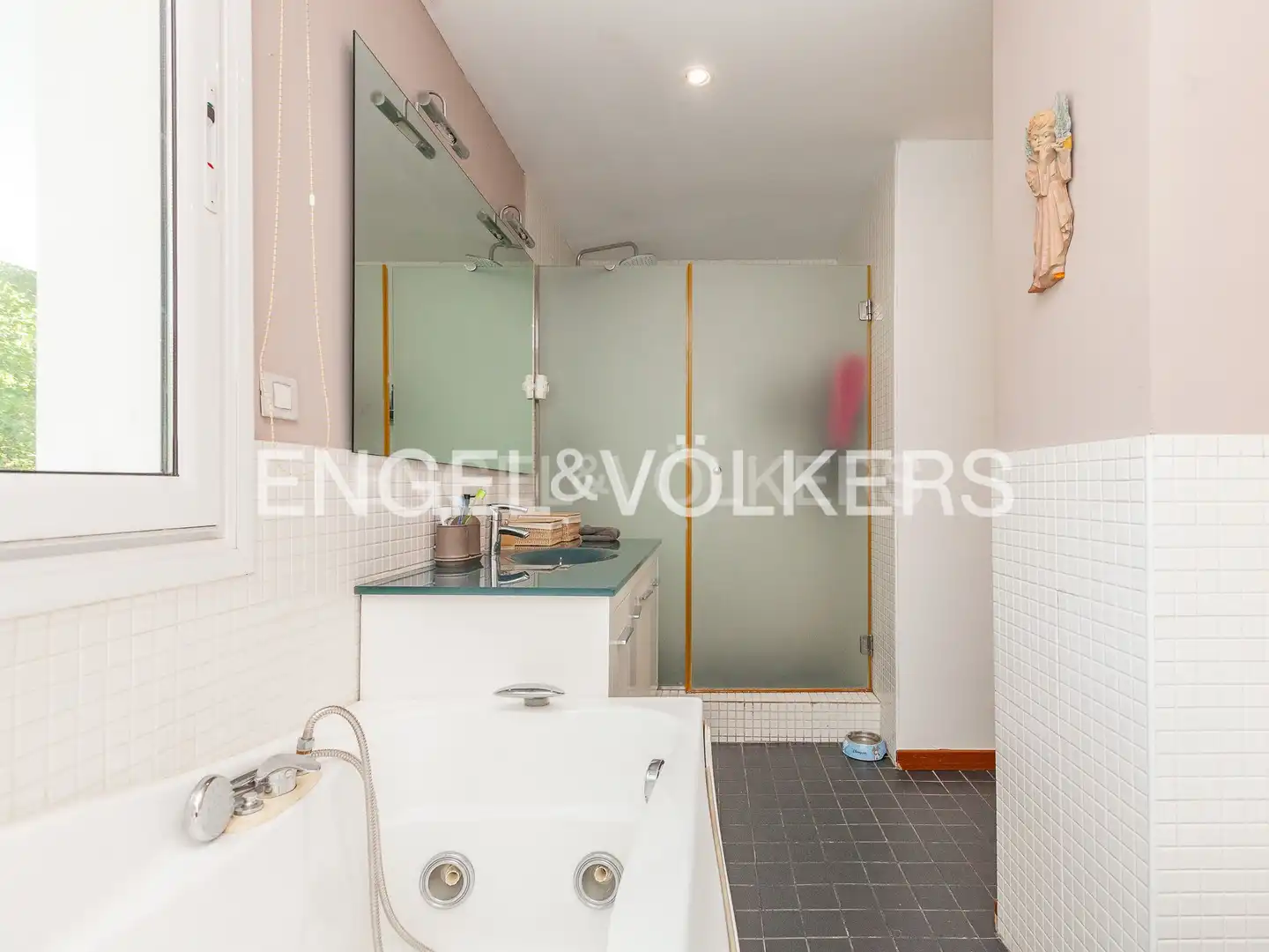 Bathroom of Houses for sale in Sant Cugat del Vallès  with Air Conditioner, Heating and Private garden