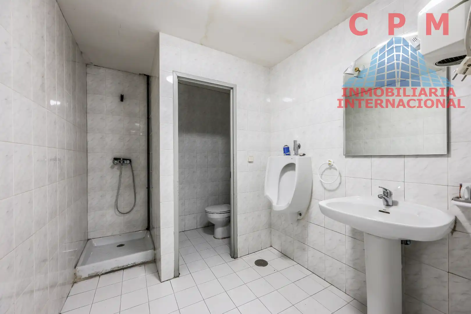 Badezimmer von Fabrikhallen zur Miete in Coslada mit Heizung und Alarm