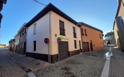 Vista exterior de Casa o xalet en venda en Mansilla de las Mulas