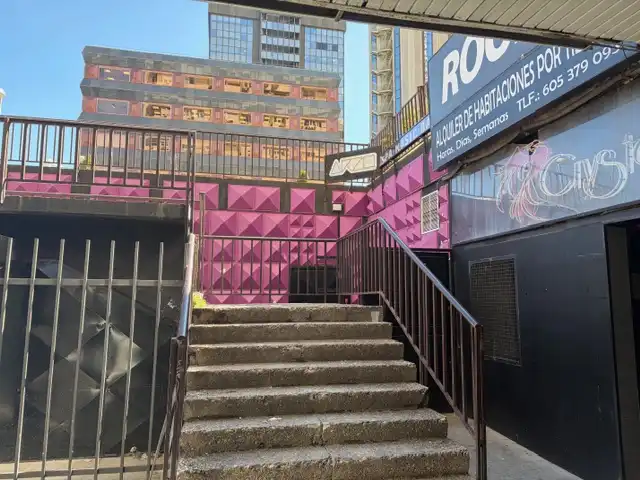 Local comercial en venda a Avenida del General Perón, imagen 2