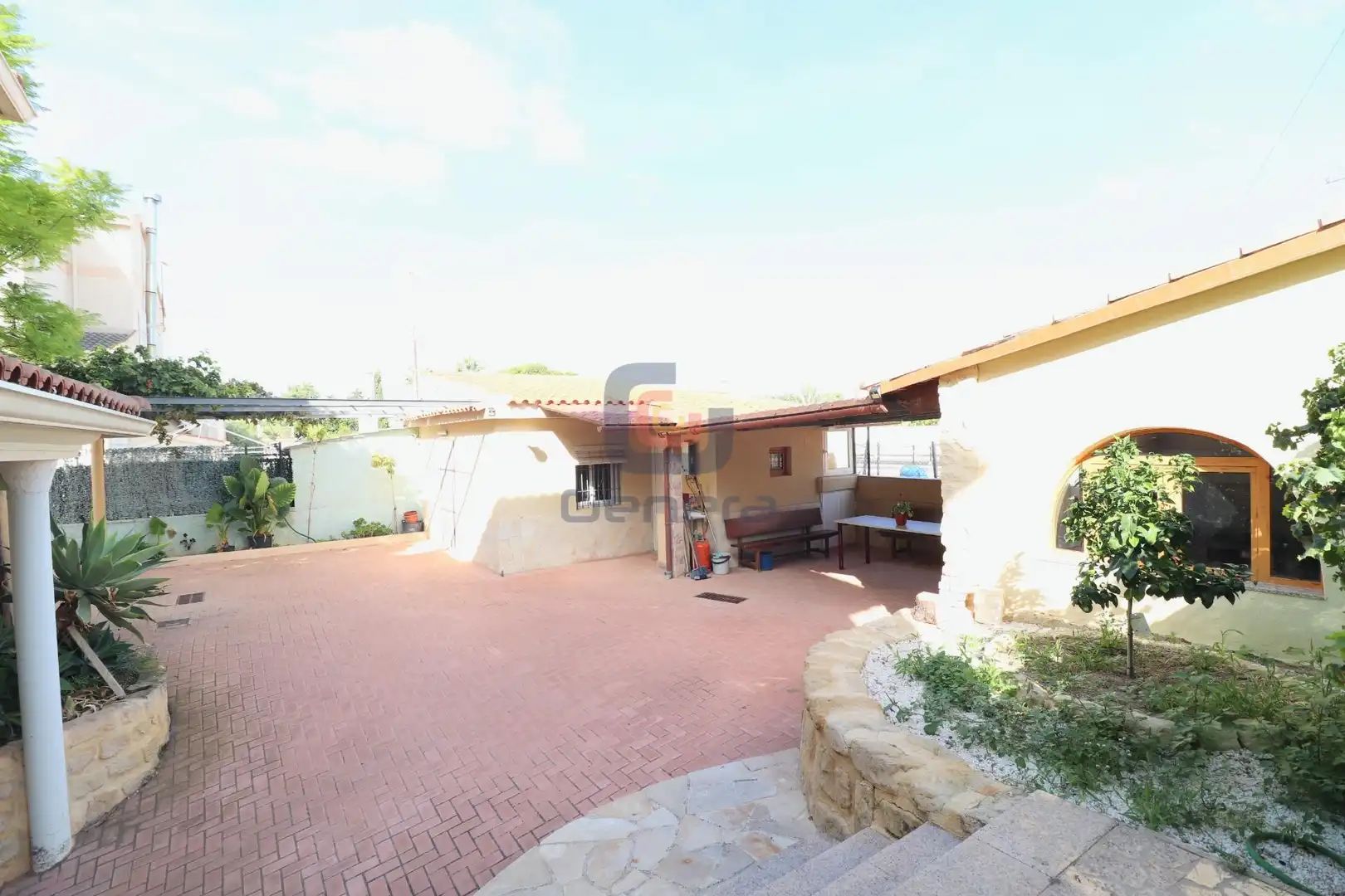 Vista exterior de Casa o chalet en venta en San Vicente del Raspeig / Sant Vicent del Raspeig con Aire acondicionado, Calefacción y Jardín privado