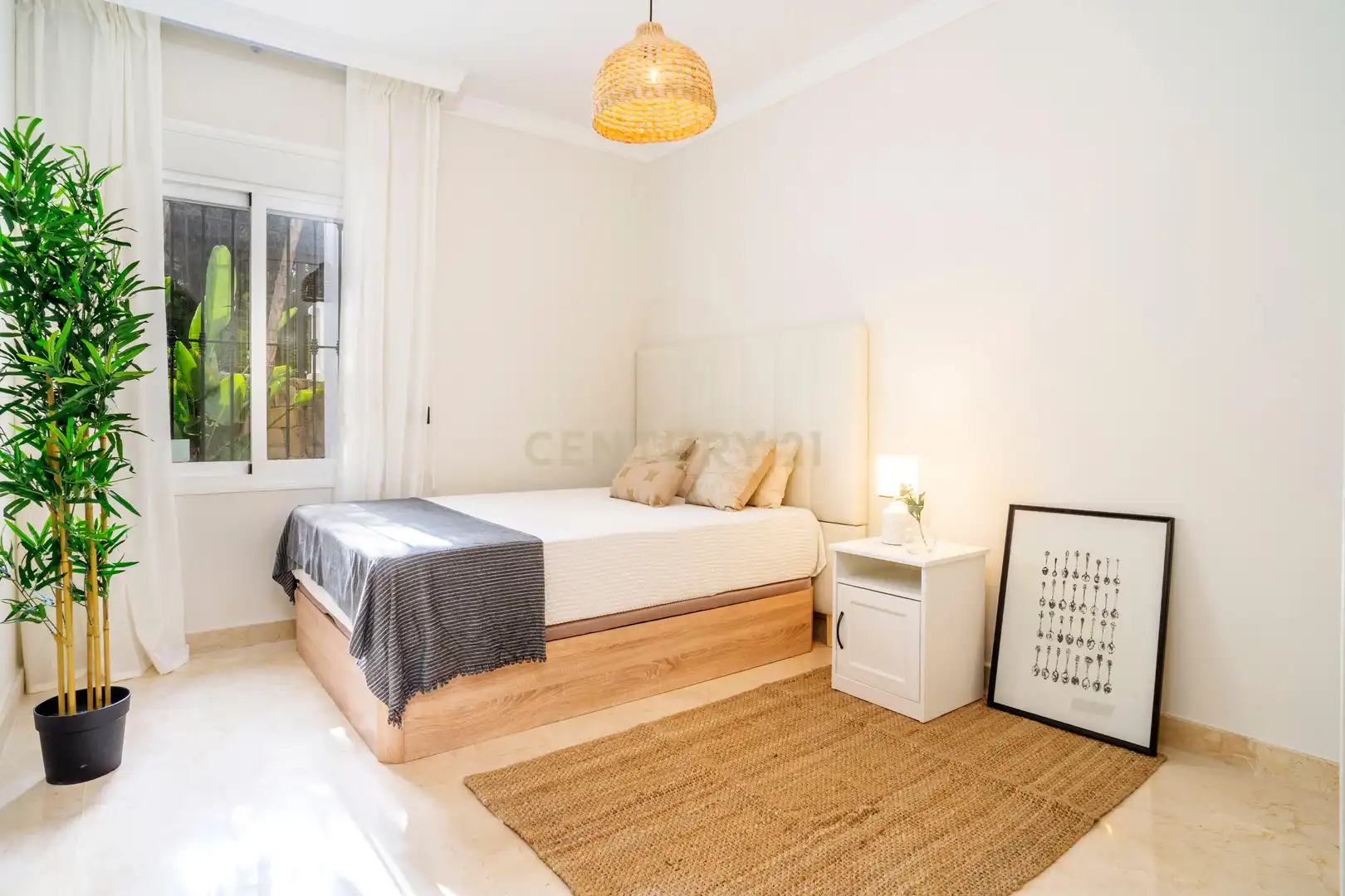 Schlafzimmer von Wohnungen zum Verkauf in Marbella mit Klimaanlage, Privatgarten und Ofen