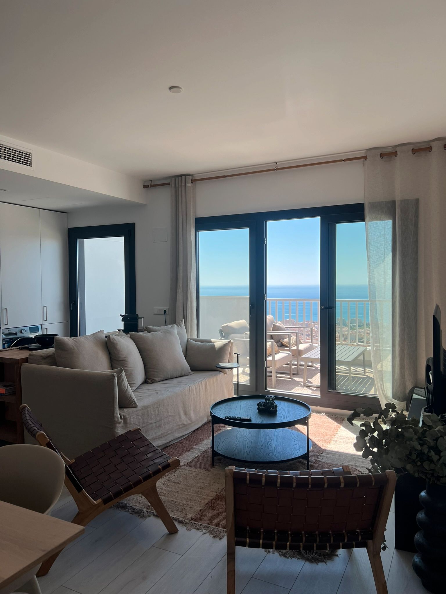 Sala d'estar de Apartament de lloguer en Benalmádena amb Aire condicionat, Calefacció i Terrassa