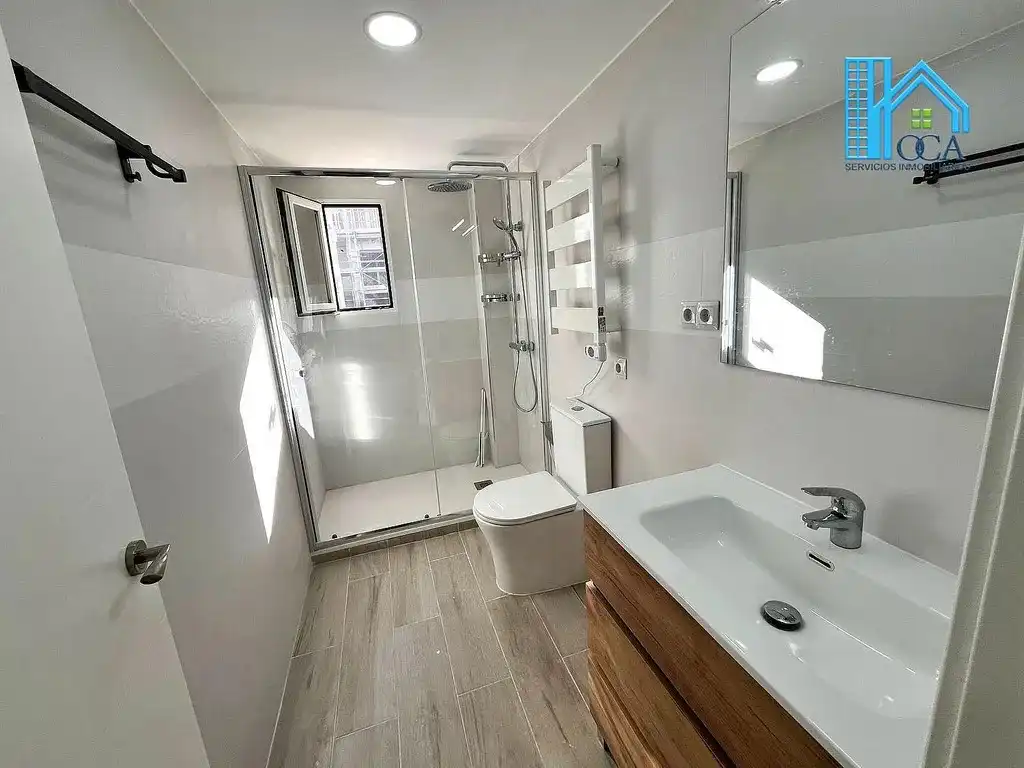Bathroom of Flat for sale in Madrid  with Air Conditioner