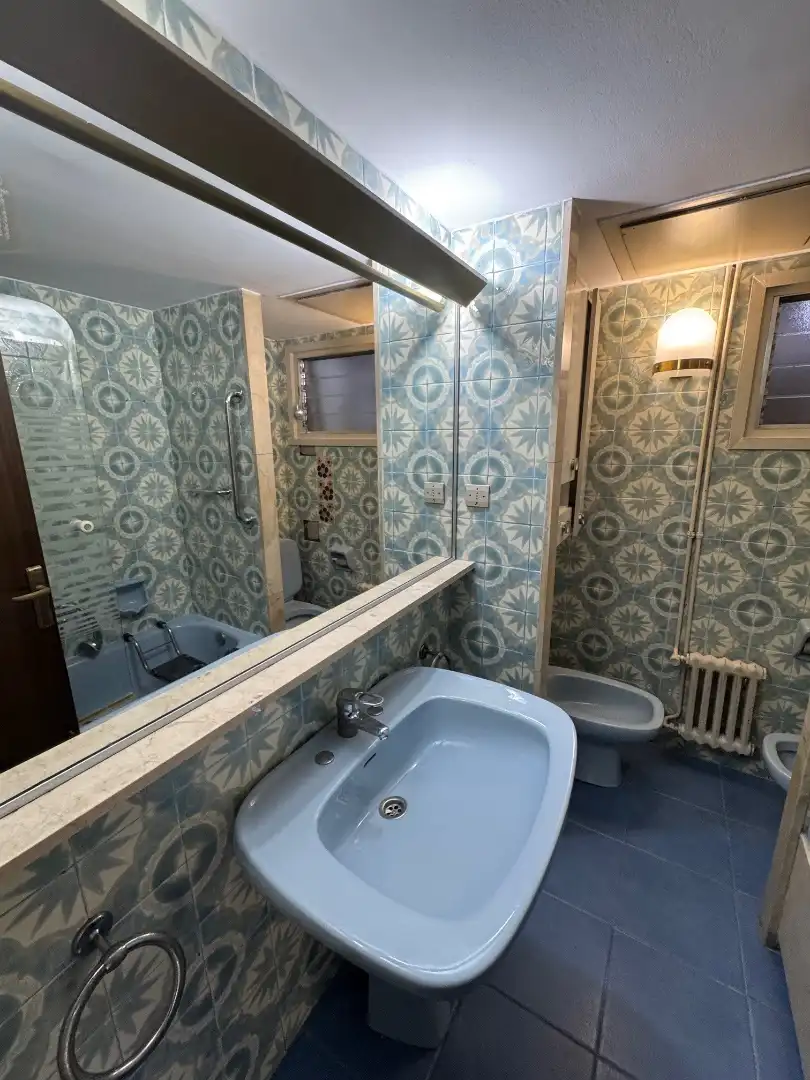 Baño de Piso en venta en Barcelona con Calefacción, Terraza y Horno