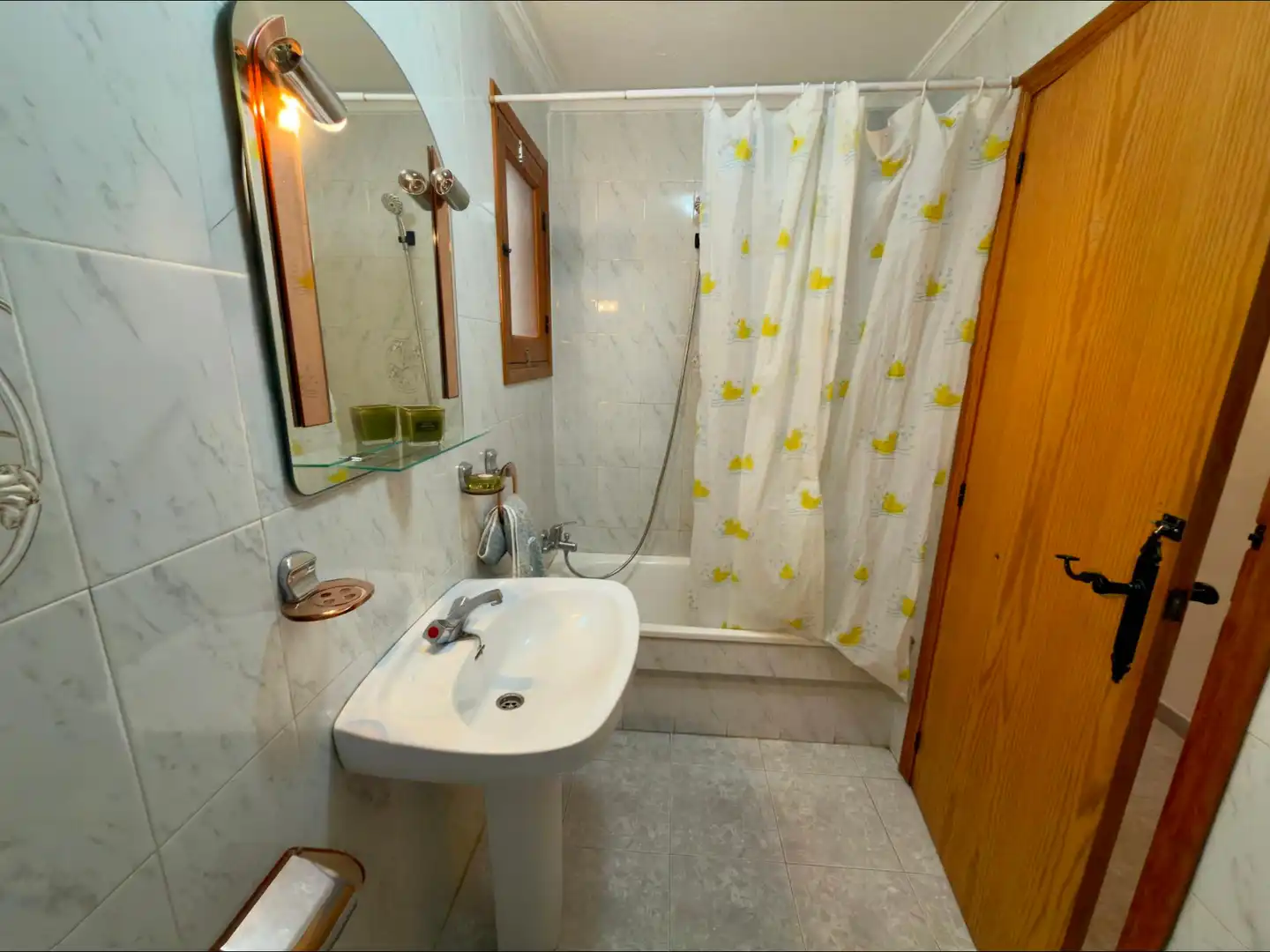 Baño de Apartamento en venta en Torrevieja con Aire acondicionado, Terraza y Trastero