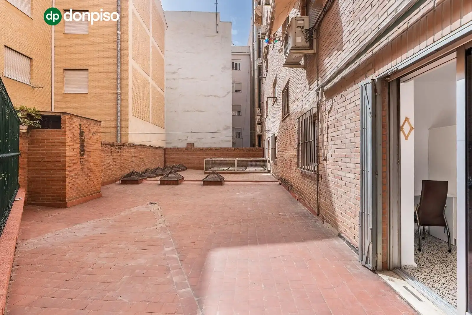 Vista exterior de Piso en venta en Granada
